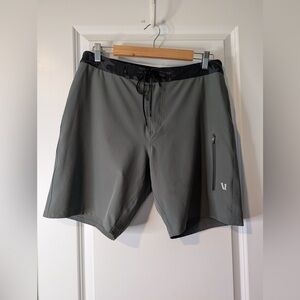 Vuori Men’s Infinity Boardshort in Grey with Camo Size 33